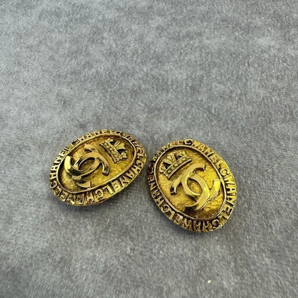 Chanel Vintage 1980s CC Crown Logo Ornate Oval Goldtone Clip-on Earrings - Picture 5 of 7
